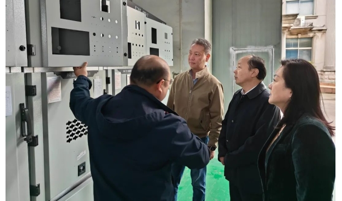 無(wú)錫市致公黨主委，無(wú)錫市政協(xié)副主席吳紅星一行蒞臨軍工智能考察指導